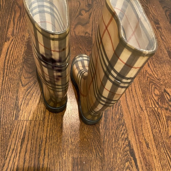 Burberry rain boots - Picture 4 of 4
